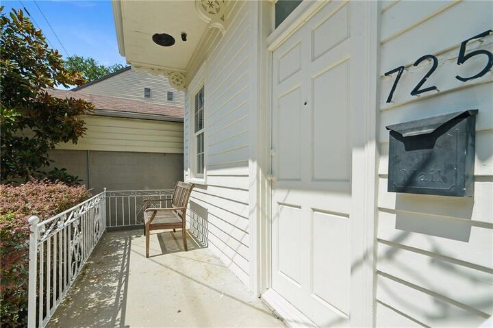 Property Photo:  725 Robert Street  LA 70115 