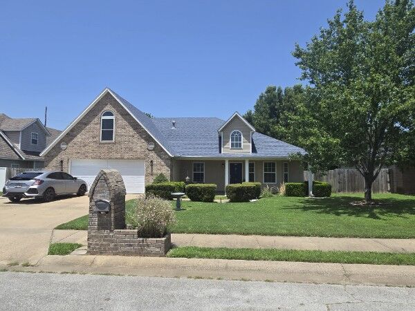 Property Photo:  1011 W Green Acres Place  AR 72758 