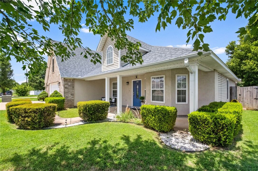 Property Photo:  1011 W Green Acres Place  AR 72758 