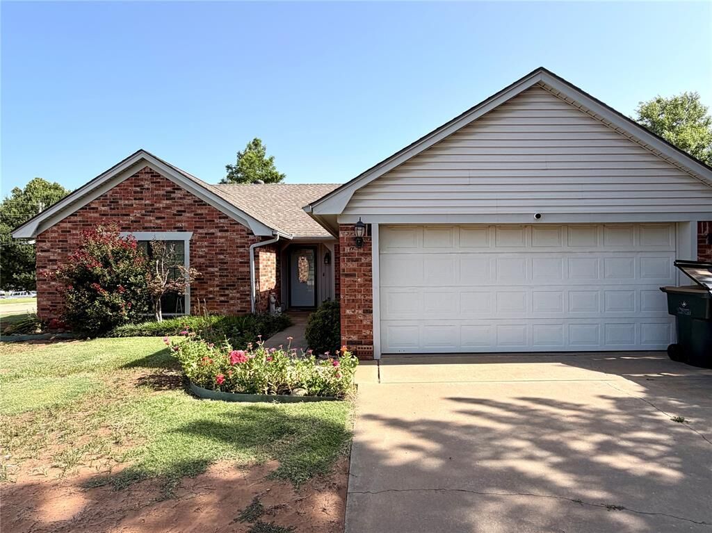 Property Photo:  2914 Lacey Drive  OK 73018 