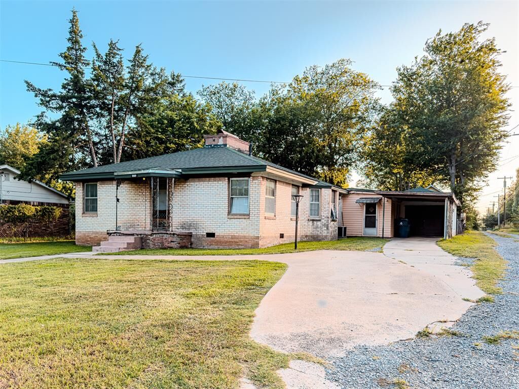 Property Photo:  622 S 14th Street  OK 73018 
