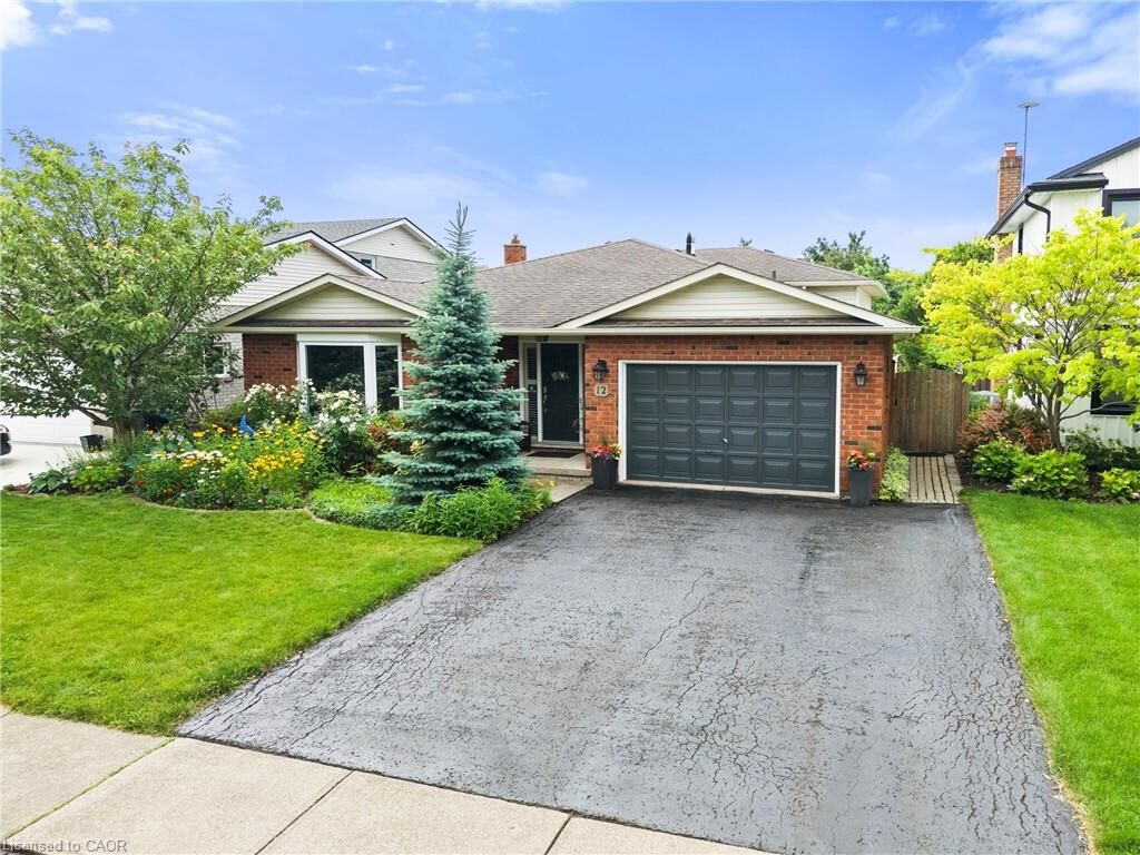 Property Photo: 12 Stonebridge Gate ON L2S 3N1