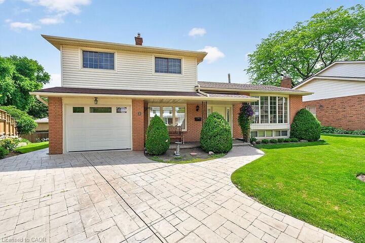7 Elizabeth Court — photo 1