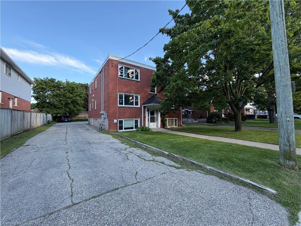 Property Photo:  9 Martin Avenue 5  ON N1R 3A3 