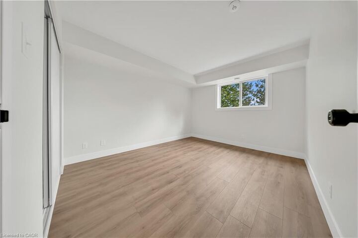 Property Photo: 3085 Kingsway Drive 21 ON N2C 2P1