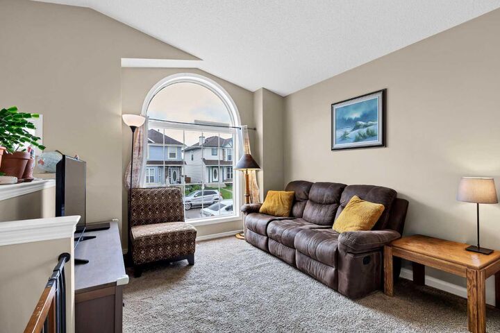 Property Photo:  135 Covewood Close NE  AB T3K 4Z8 
