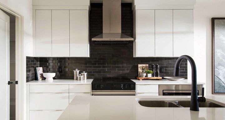 Property Photo: 61 Heritage Park AB T4C 3M8