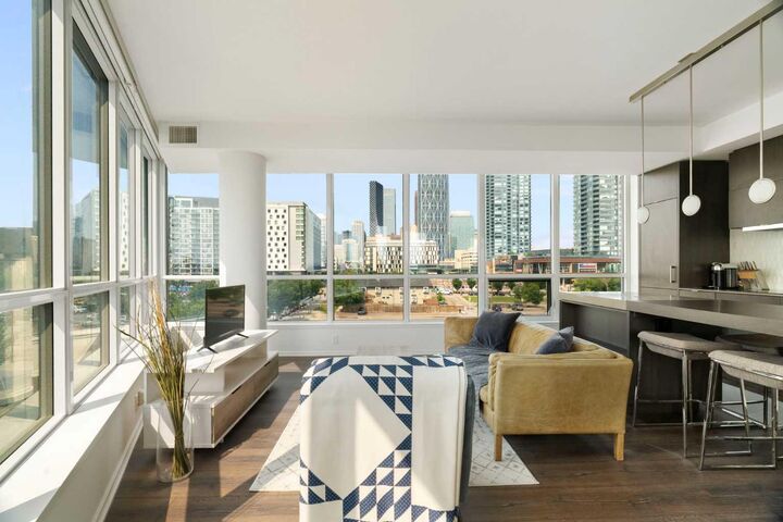 Property Photo:  615 6 Avenue SE 326  AB T2G 1S2 