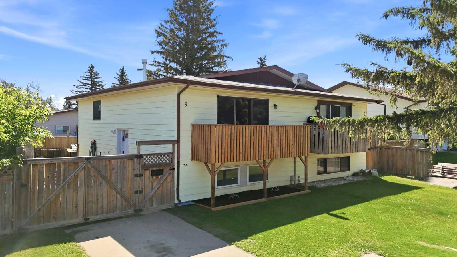 Property Photo:  9 Griffiths Avenue  AB T4P 2K6 
