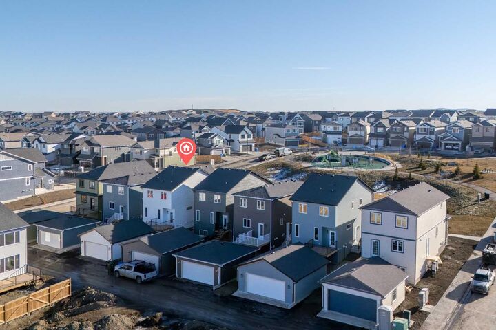 MLS#A2325769: 14 Versant Path SW, Calgary, AB T2Y 0Z5