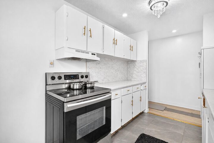 Property Photo: 4328 4 Street NW 201 AB T2K 1A2