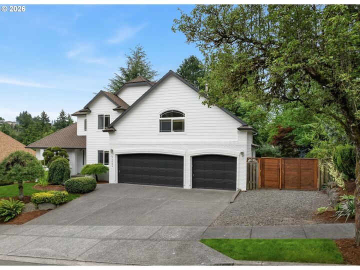 Property Photo:  12084 SE Sovereign Dr  OR 97086 