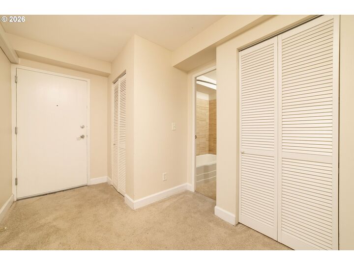Property Photo:  1205 SW Cardinell Dr  OR 97201 