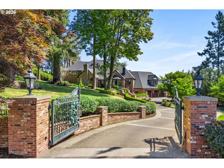 Property Photo: 3131 Coeur D Alene Dr OR 97068
