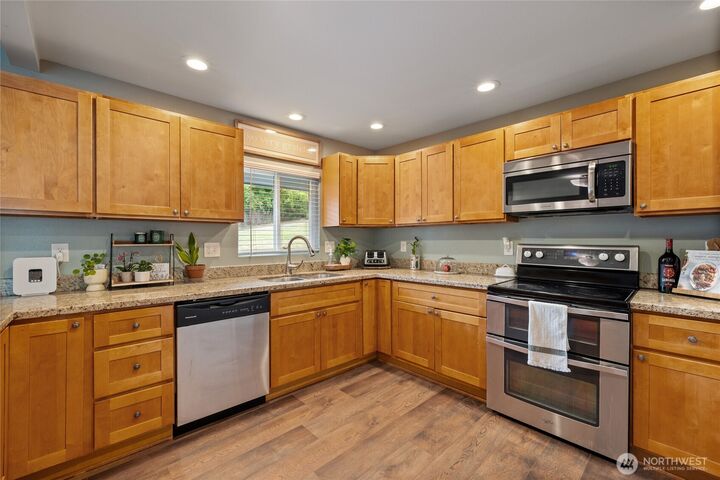 Property Photo:  5606  Vickery Avenue E  WA 98443 