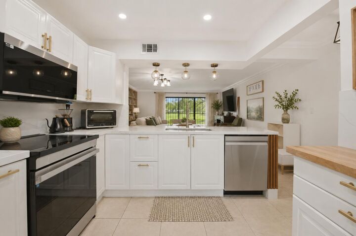 Property Photo: 371 W Park Drive 1-17 FL 33172