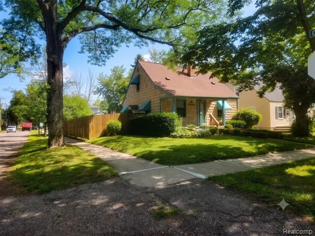 Property Photo:  1815 Bowers Street  MI 48009 