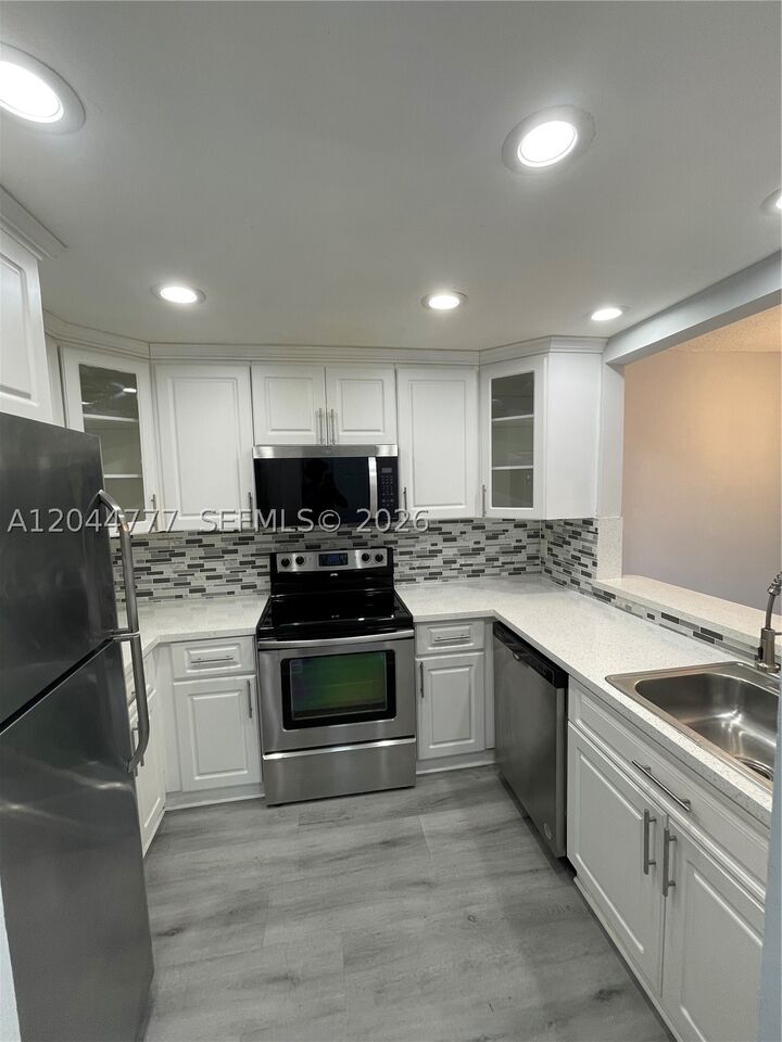Property Photo: 13685 NE 10th Ave 301 FL 33161