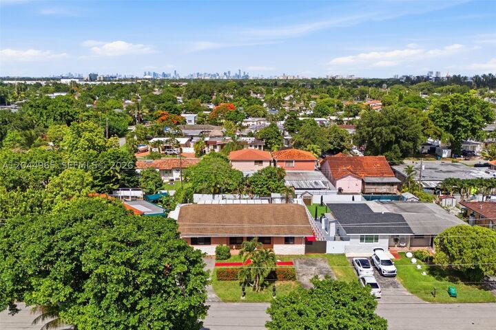Property Photo: 1421-1419 SW 76 Ct FL 33144