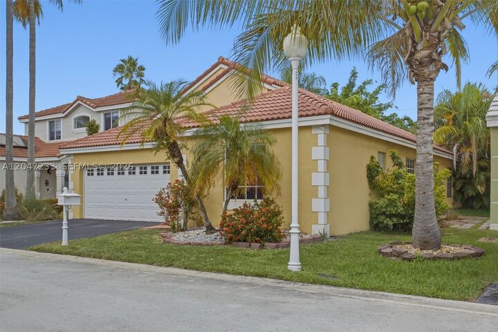Property Photo: 411 Bermuda Springs Dr FL 33326
