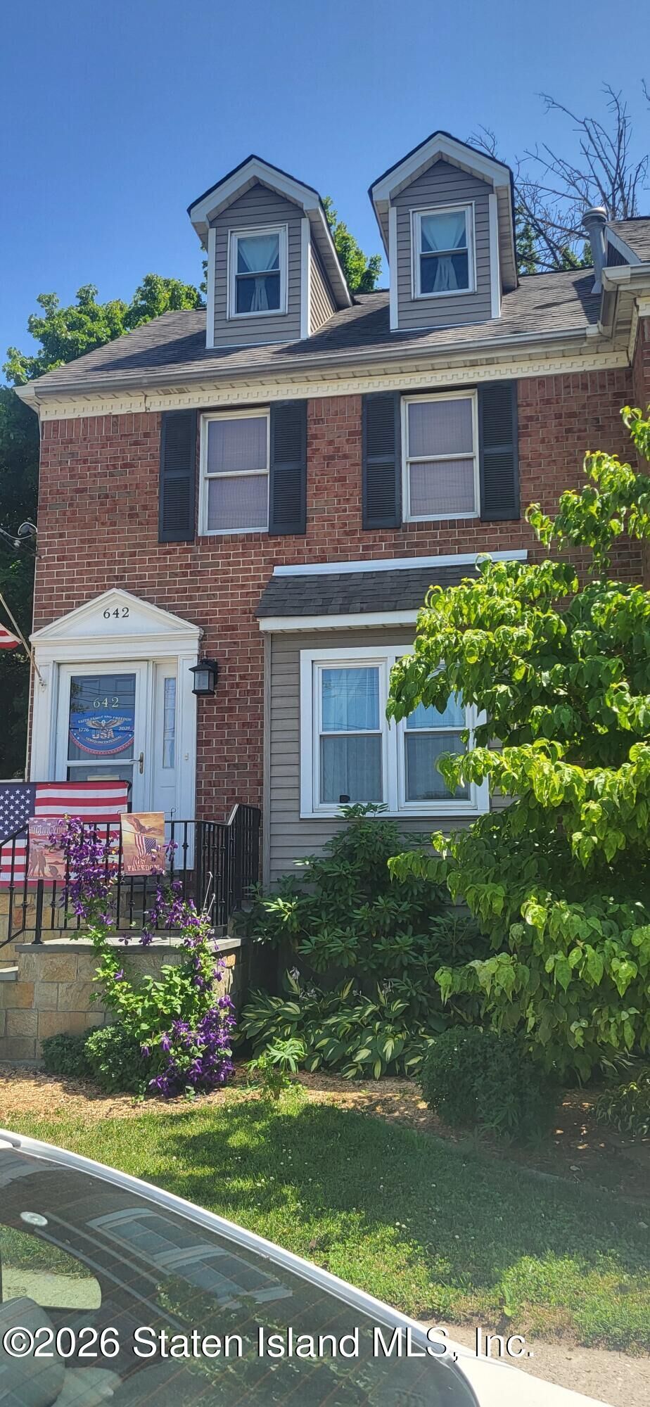 Property Photo:  642 Castleton Avenue  NY 10301 