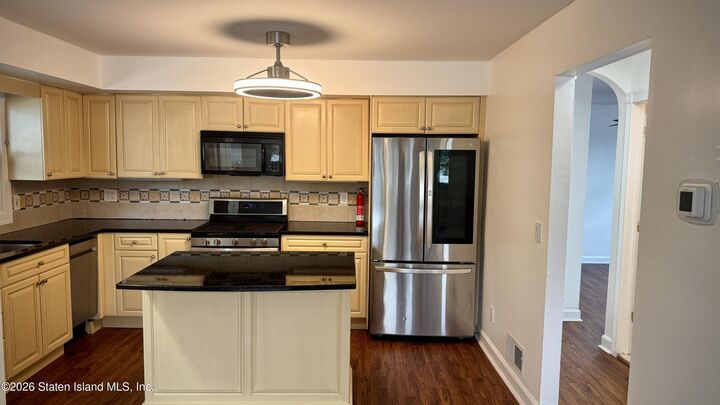 Property Photo: 83 Augusta Avenue 2 NY 10312