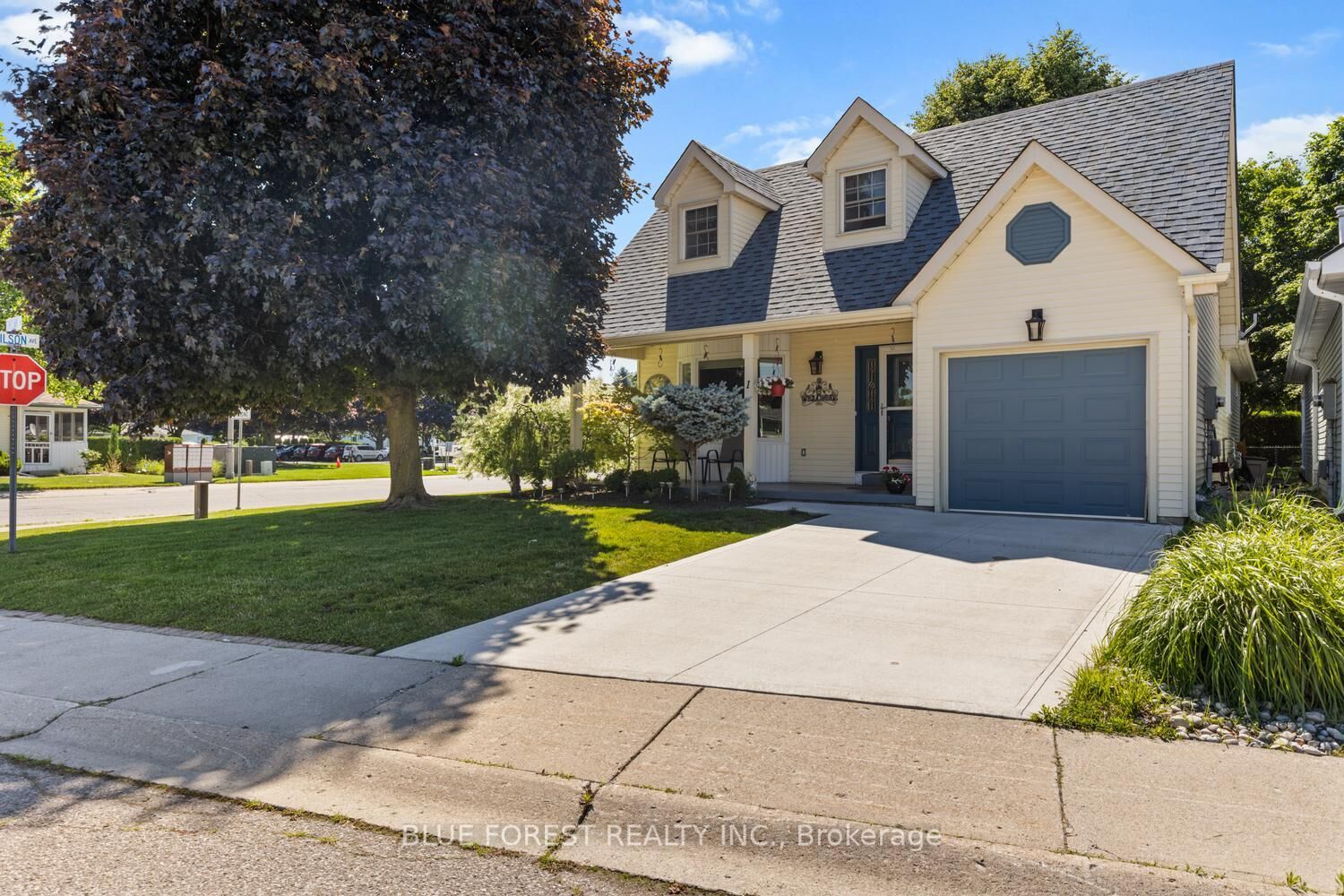 Property Photo: 1 Sinclair Drive ON N4G 5L6
