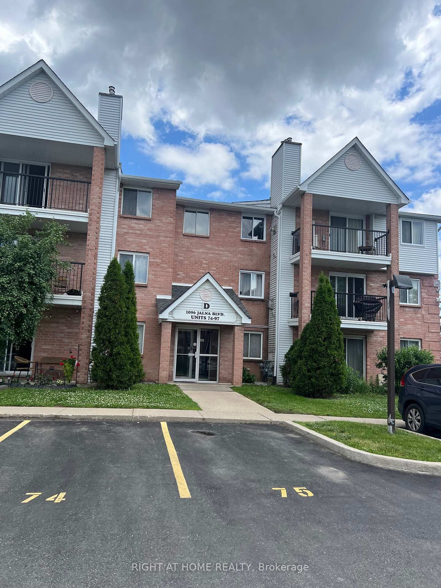 Property Photo:  1096 Jalna Boulevard 91  ON N6E 3B8 