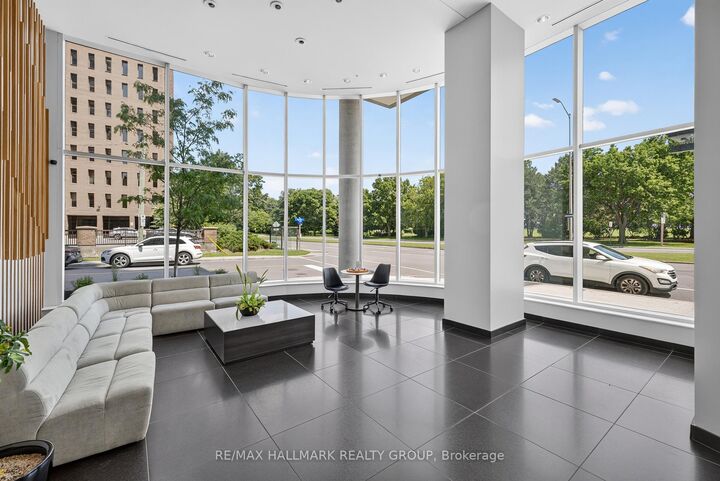 Property Photo:  805 Carling Avenue 2404  ON K1S 5W9 