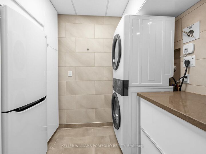 Property Photo:  2 Westney Road N Ph208  ON L1T 3H3 