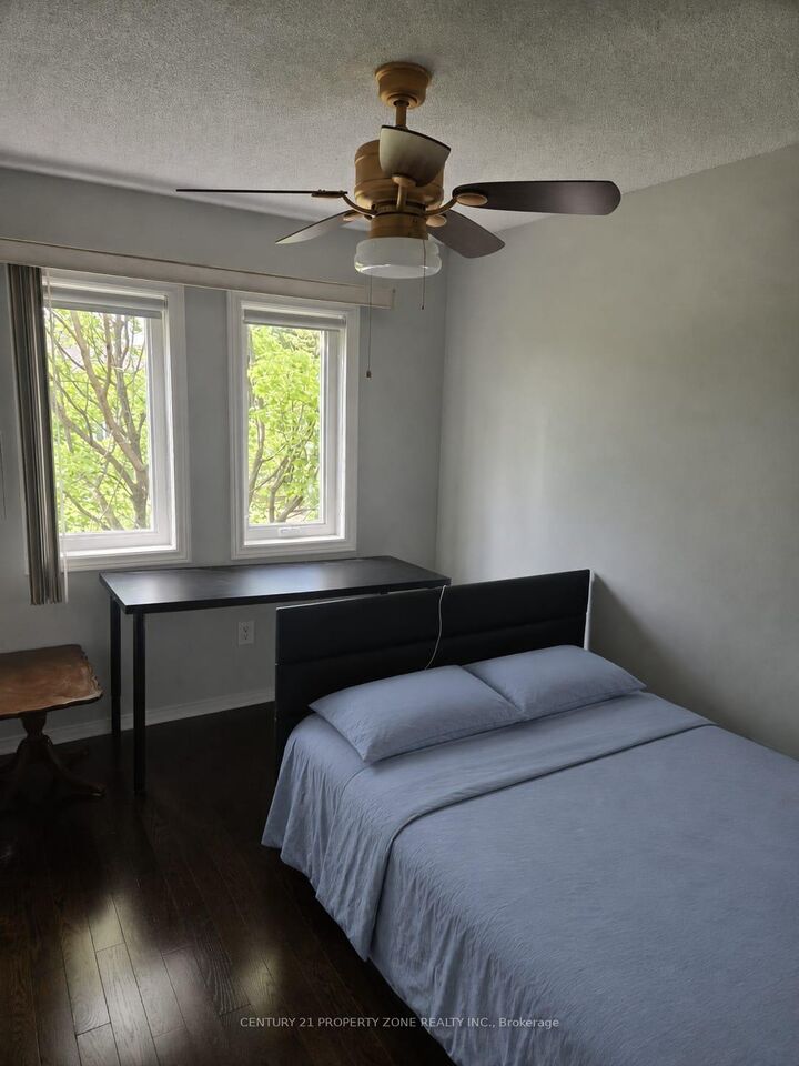 Property Photo:  833 Scollard Court 106  ON L5V 2B4 