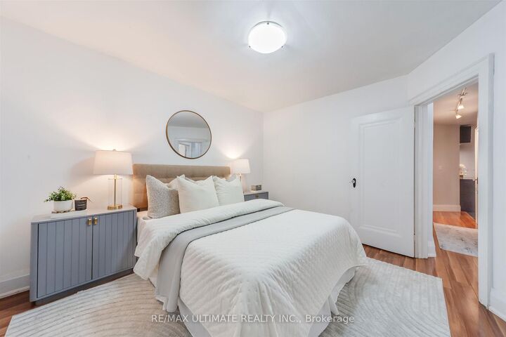 Photo de la propriété:  46 Lorindale Avenue Upper  ON M5M 3C2 