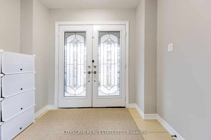 121 Crafter Crescent — photo 1