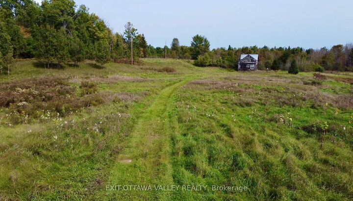 Property Photo: 272 Round Lake Road ON K0J 2A0