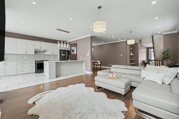 Property Photo:  266 Shinleaf Crescent  ON K1W 0J2 