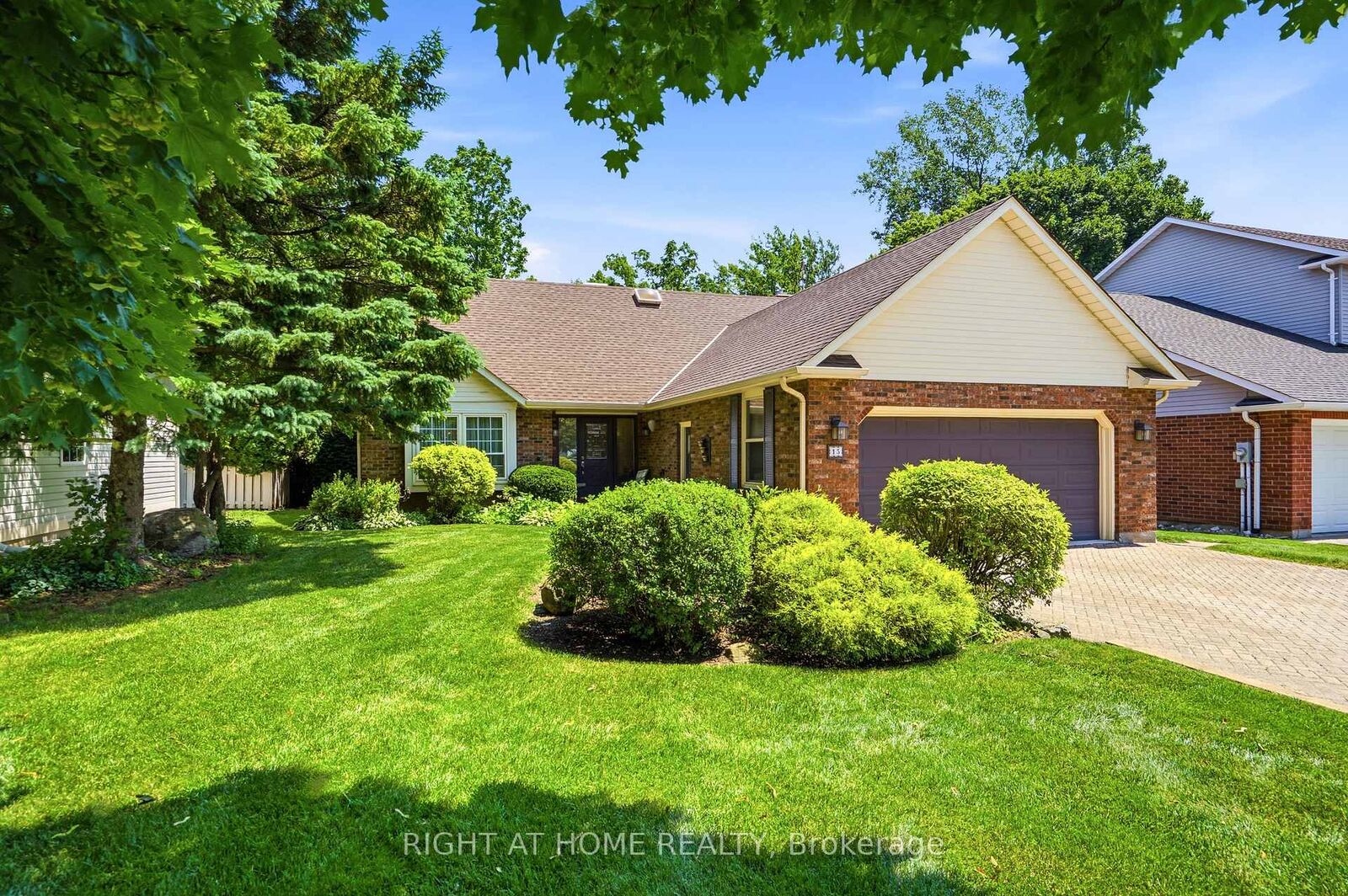 Property Photo:  15 The Promenade  ON L0S 1J0 
