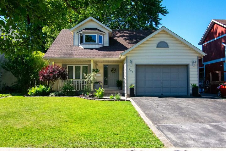 203 Leaside Drive — photo 1