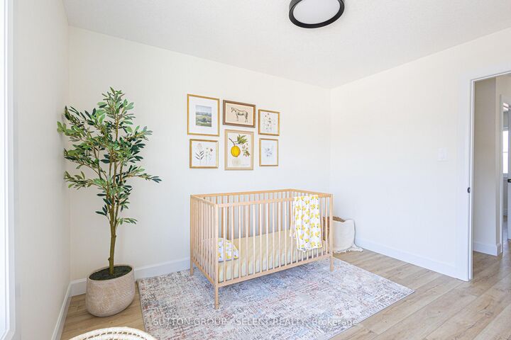 233 Upper Queen Street 2 — photo 1