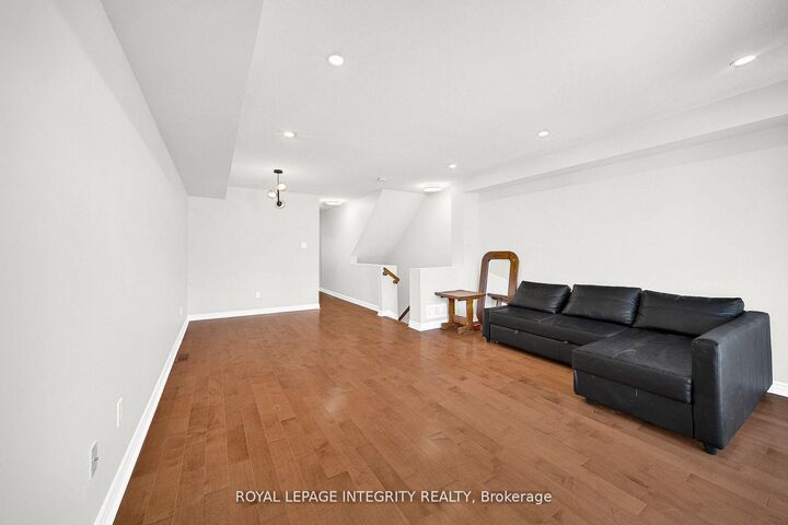 Property Photo: 268 Paseo Pvt Private 64 ON K2G 4N7