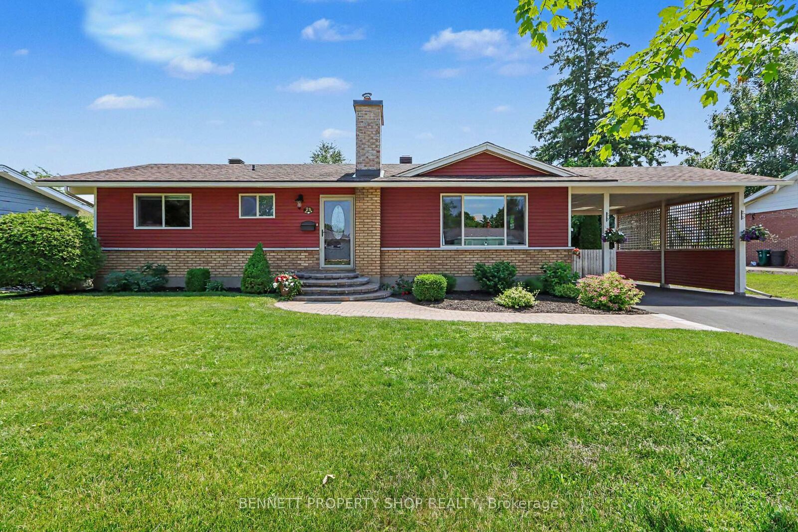 Property Photo: 28 Majestic Drive ON K2G 1C7