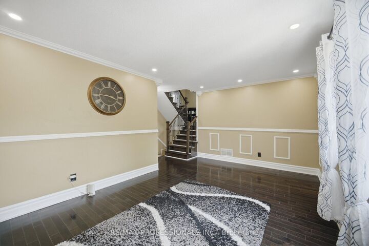 Property Photo:  12 Richvale Drive S  ON L6Z 1M4 