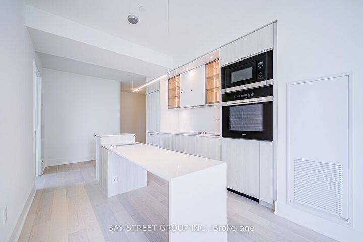 Property Photo: 11 Yorkville Avenue 2312 ON M4W 0B7