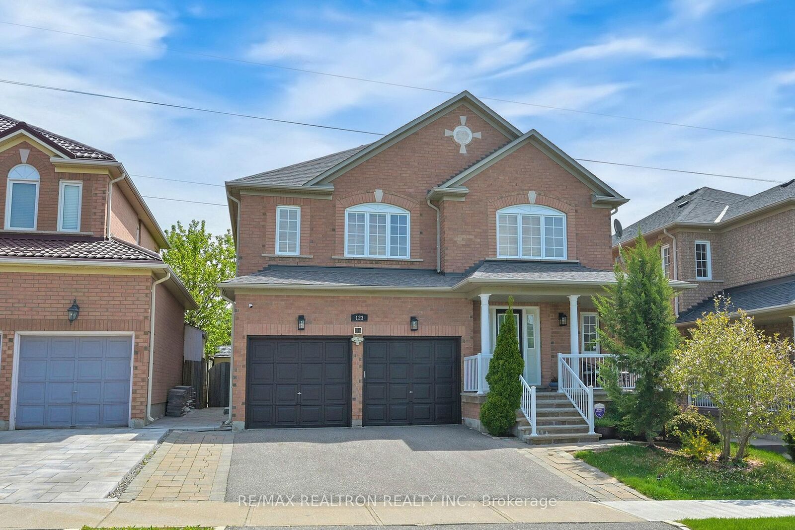 Property Photo:  123 Monte Carlo Drive  ON L4H 1R6 
