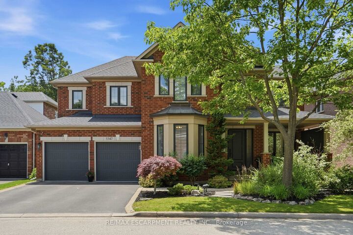 5347 Jameson Crescent — photo 1