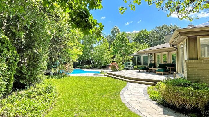 Property Photo: 62 Wimpole Drive ON M2L 2L3
