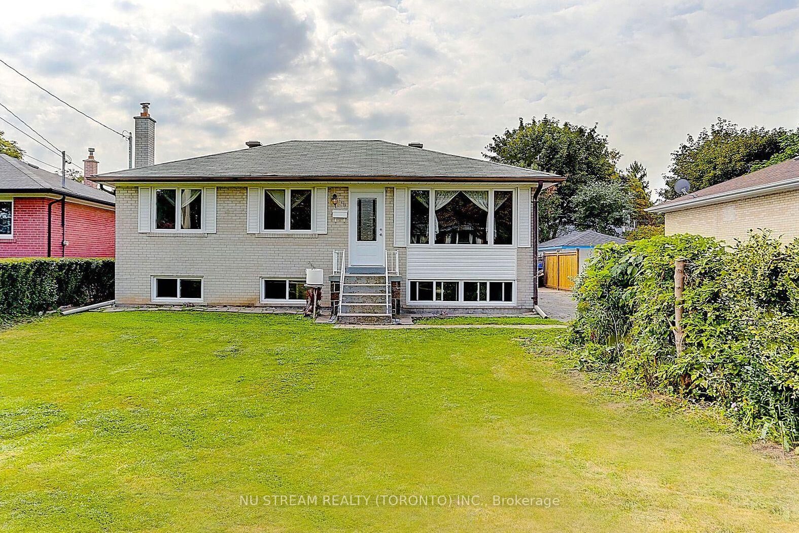Property Photo: 432 Crosby Avenue Main ON L4C 2S1