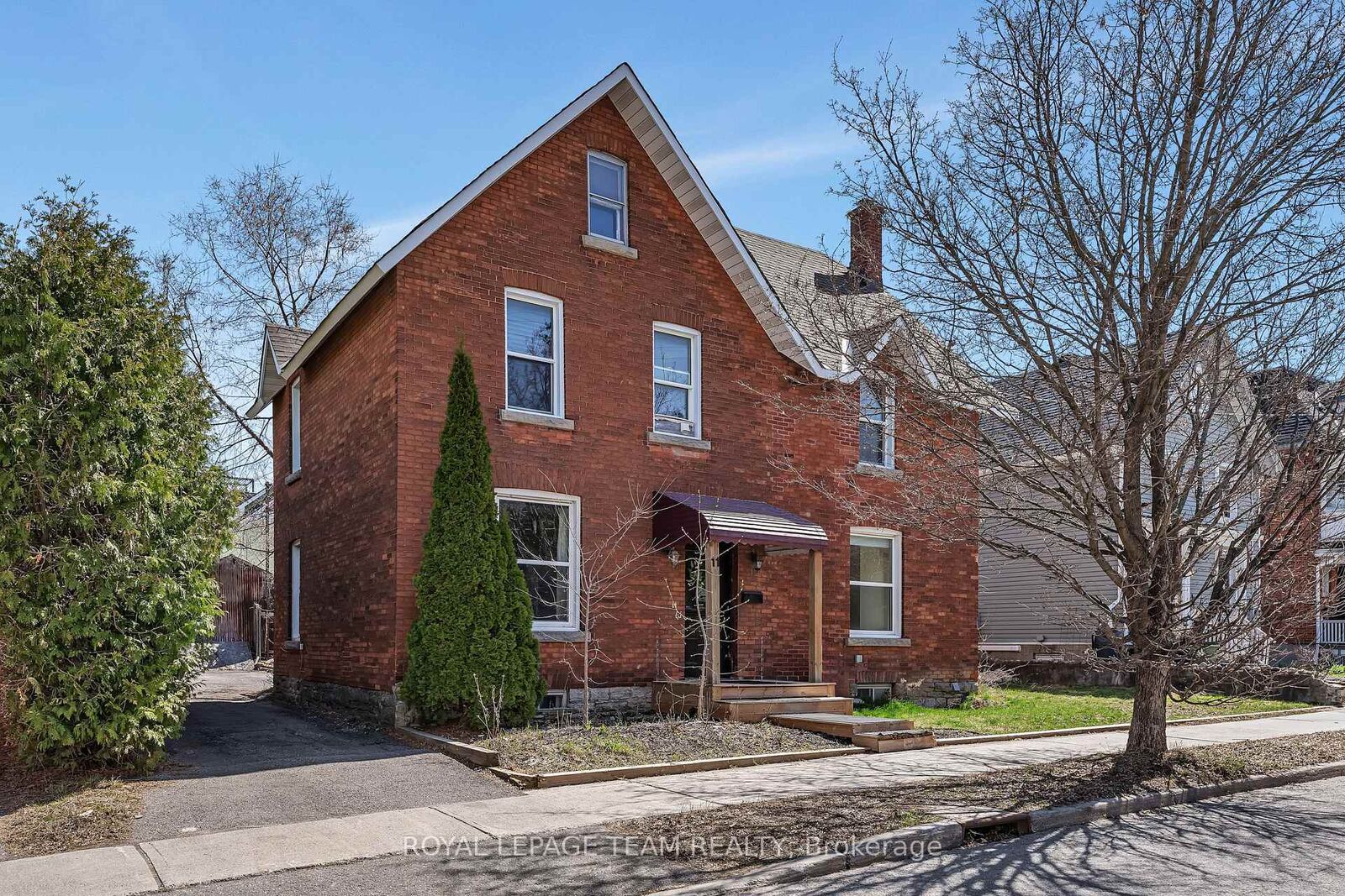 Property Photo: 11 Sherbrooke Avenue ON K1Y 1R8