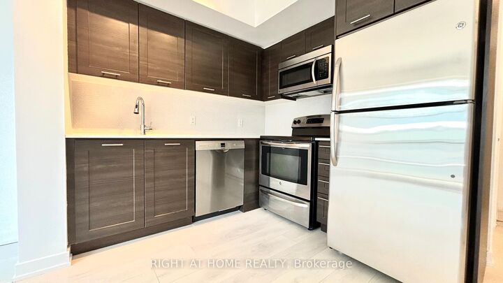 Photo de la propriété: 2212 Lake Shore Boulevard W 613 ON M8V 0C2