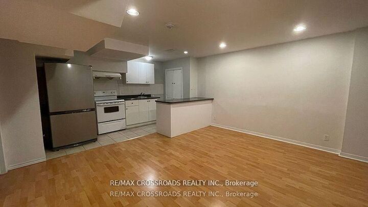 Property Photo: 22 Walnut Grove Crescent ON L4S 1Y9
