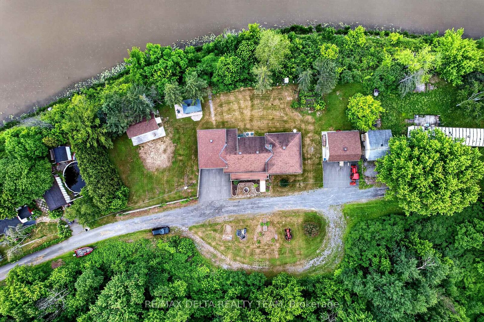 Property Photo: 1821 Ch Bercier Road ON K0B 1L0